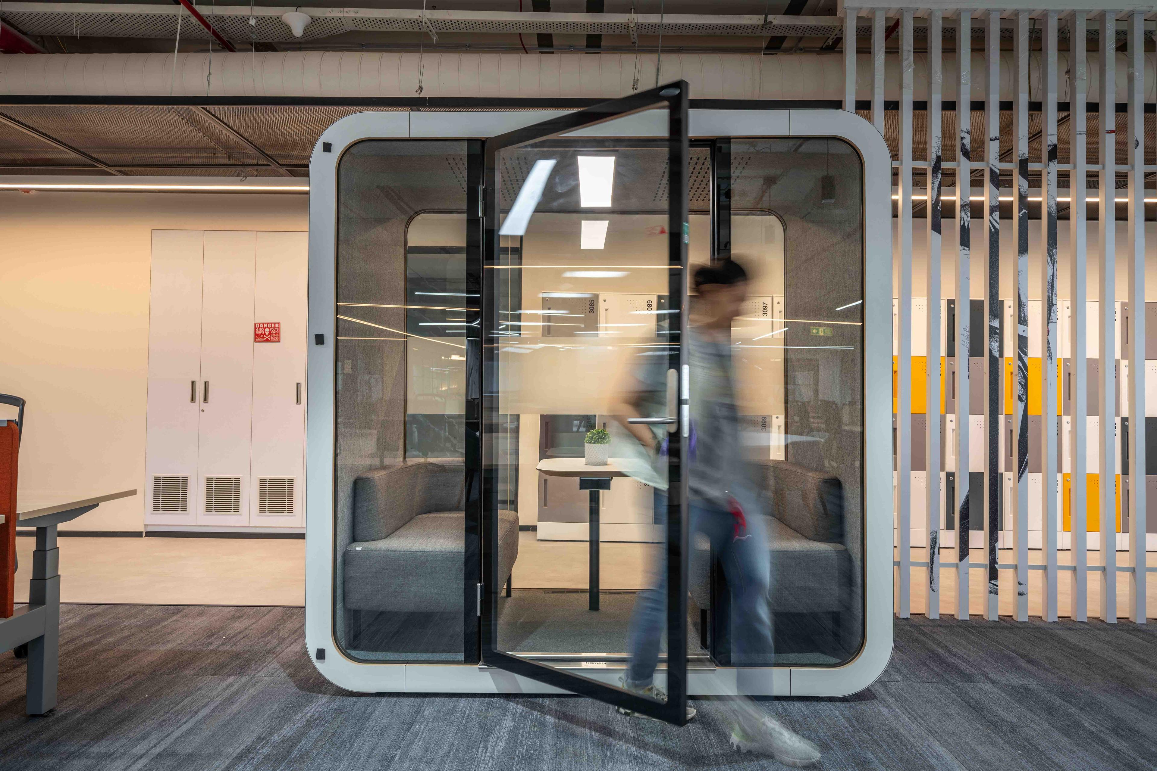 verizon-hyderabad-phone-booth-space-matrix